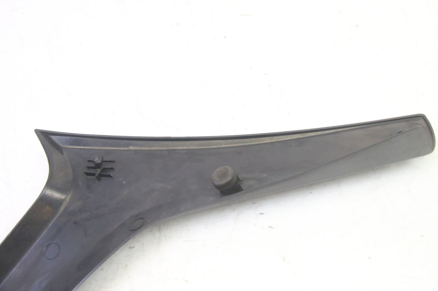 photo de TAPA BAJO ASIENTO IZQUIERDA SUZUKI DL V STROM 1000 (2002 - 2007) - Detalles de los puntos de fijación