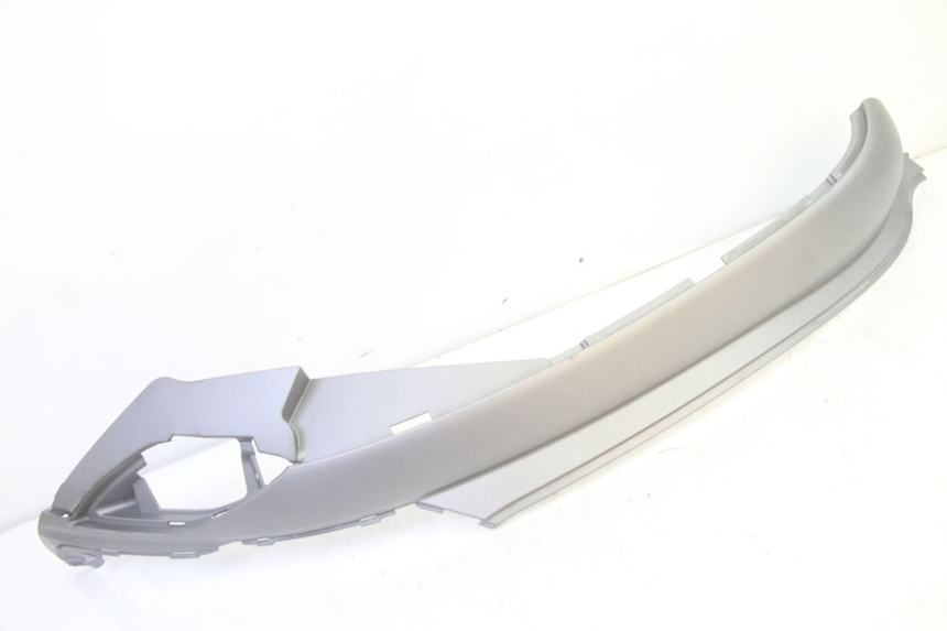 photo de TAPA DEBAJO DEL ASIENTO IZQUIERDO SYM FIDDLE 3 III 125 (2014 - 2020) - Otra perspectiva