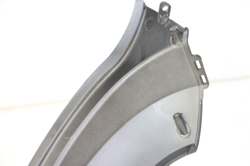 photo de TAPA BAJO ASIENTO IZQUIERDA SYM FIDDLE 3 III 50 (2014 - 2020)