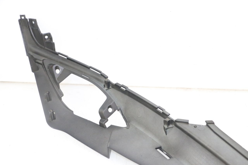 photo de TAPA BAJO ASIENTO IZQUIERDA SYM FIDDLE 3 III 50 (2014 - 2020)