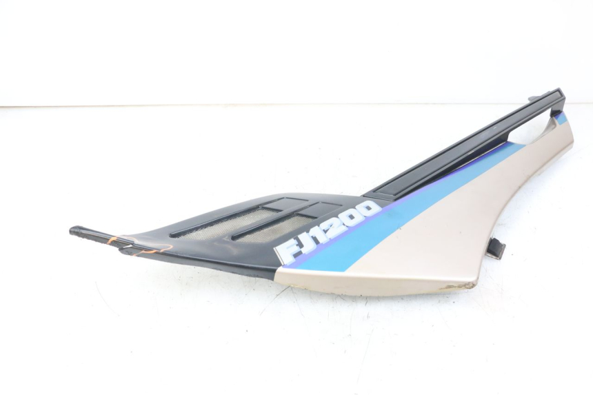 photo de TAPA DEBAJO DEL ASIENTO IZQUIERDO YAMAHA FJ 3CX 1200 (1986 - 1996)