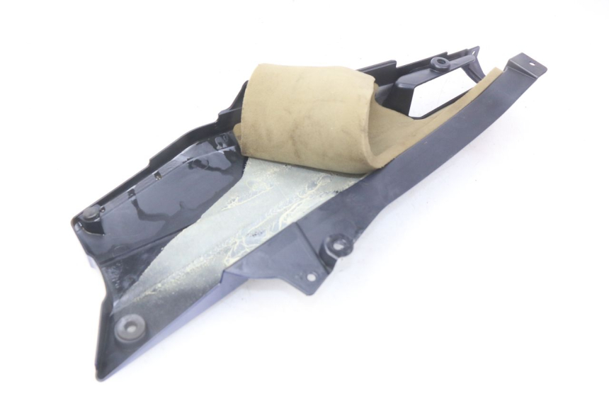 photo de TAPA DEBAJO DEL ASIENTO IZQUIERDO YAMAHA FJR ABS 1300 (2016 - 2020)