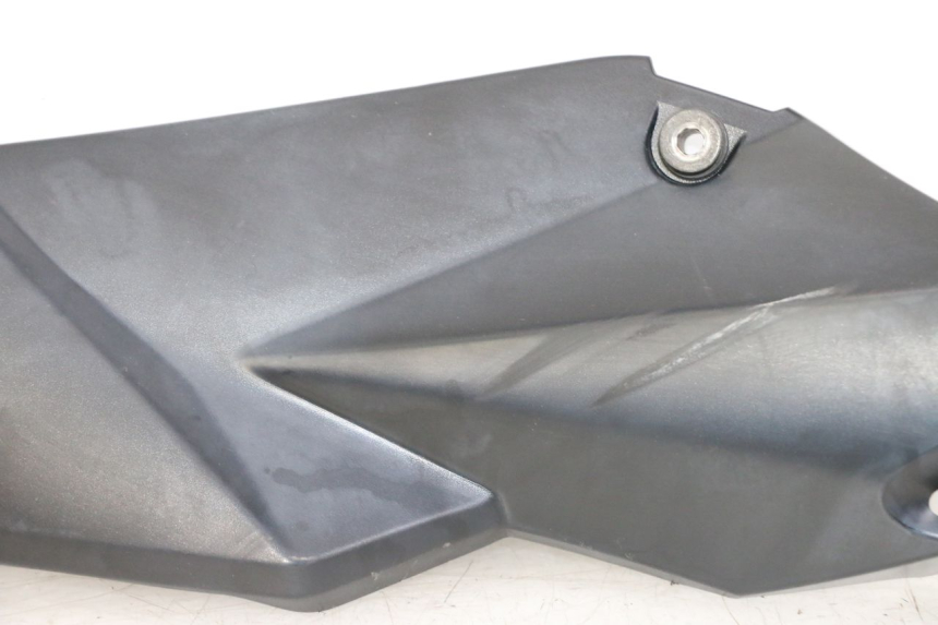 photo de TAPA BAJO ASIENTO IZQUIERDA SUZUKI GSR 750 (2011 - 2017)
