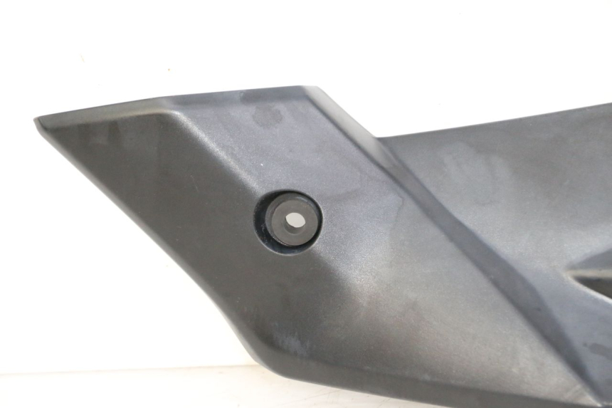 photo de TAPA BAJO ASIENTO IZQUIERDA SUZUKI GSR 750 (2011 - 2017)