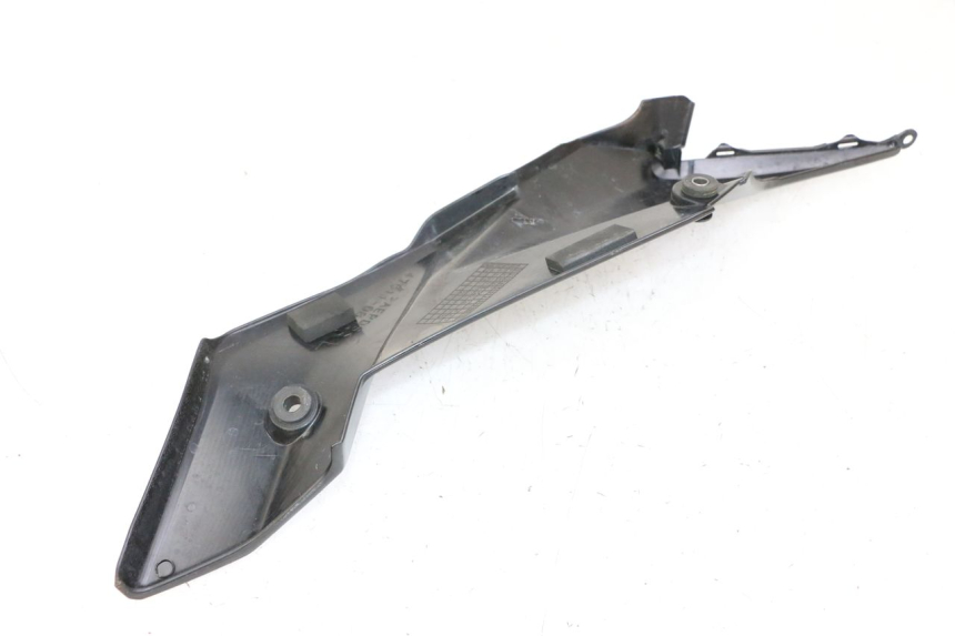 photo de TAPA BAJO ASIENTO IZQUIERDA SUZUKI GSR 750 (2011 - 2017)