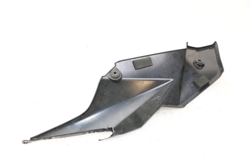 photo de TAPA BAJO ASIENTO IZQUIERDA SUZUKI GSR 750 (2011 - 2017)