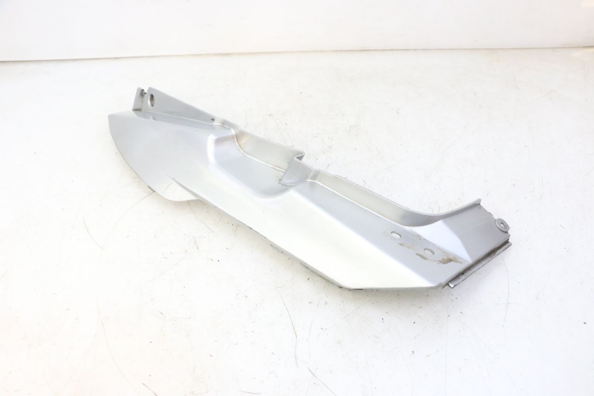 photo de TAPA BAJO ASIENTO IZQUIERDA DAELIM HISTORY 125 (2001 - 2002) - Otra vista del artículo