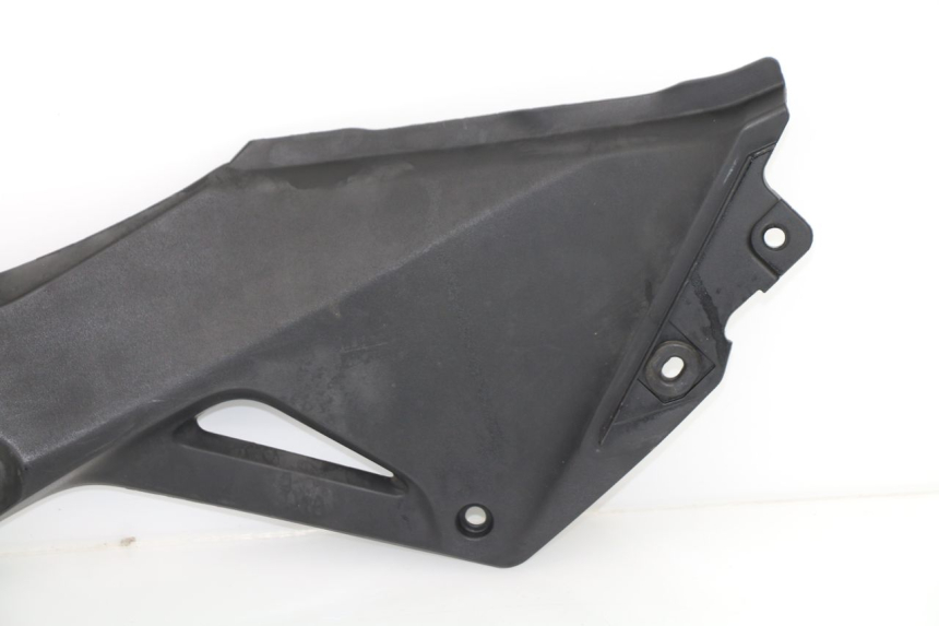 photo de TAPA BAJO ASIENTO IZQUIERDA HONDA CBR R 125 (2011 - 2016)
