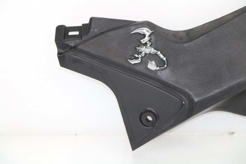 photo de TAPA BAJO ASIENTO IZQUIERDA HONDA CBR R 125 (2011 - 2016)