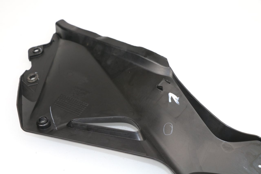 photo de TAPA BAJO ASIENTO IZQUIERDA HONDA CBR R 125 (2011 - 2016)