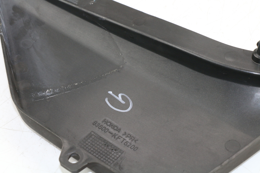 photo de TAPA BAJO ASIENTO IZQUIERDA HONDA CLR CITYFLY 125 (1998 - 2003)