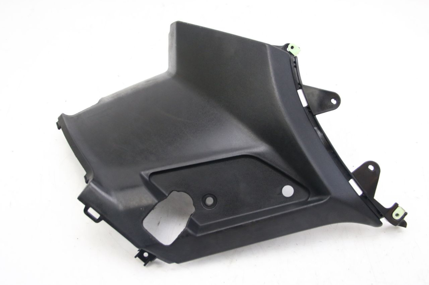 photo de TAPA DEBAJO DEL ASIENTO IZQUIERDO PEUGEOT KISBEE 2T 50 (2018 - 2022)