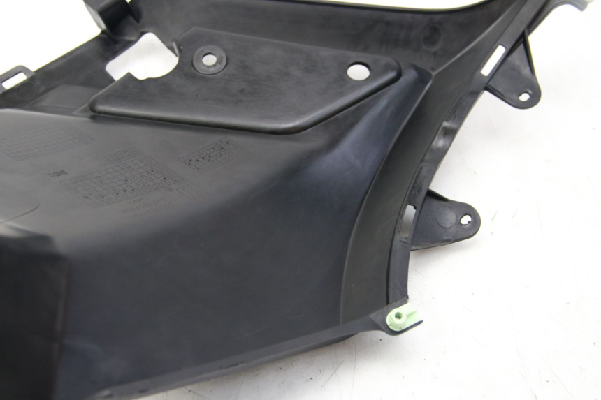 photo de TAPA DEBAJO DEL ASIENTO IZQUIERDO PEUGEOT KISBEE 2T 50 (2018 - 2022)
