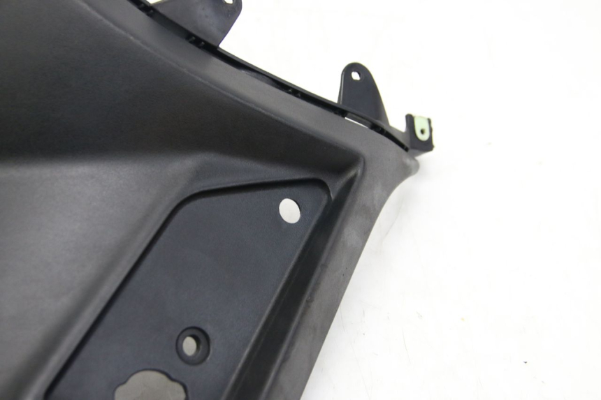photo de TAPA DEBAJO DEL ASIENTO IZQUIERDO PEUGEOT KISBEE 2T 50 (2018 - 2022)
