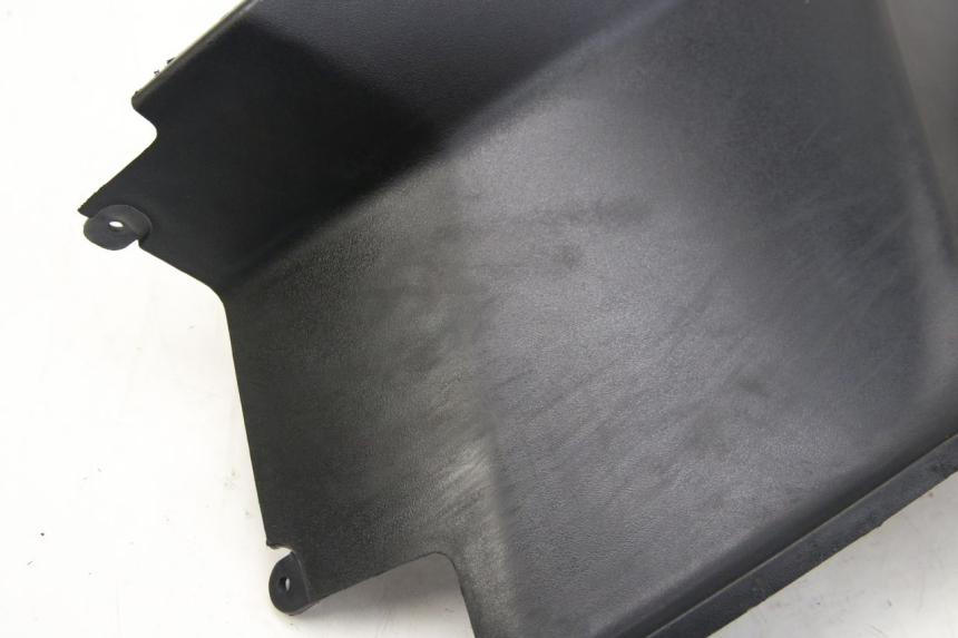 photo de TAPA DEBAJO DEL ASIENTO IZQUIERDO PEUGEOT KISBEE 2T 50 (2018 - 2022)