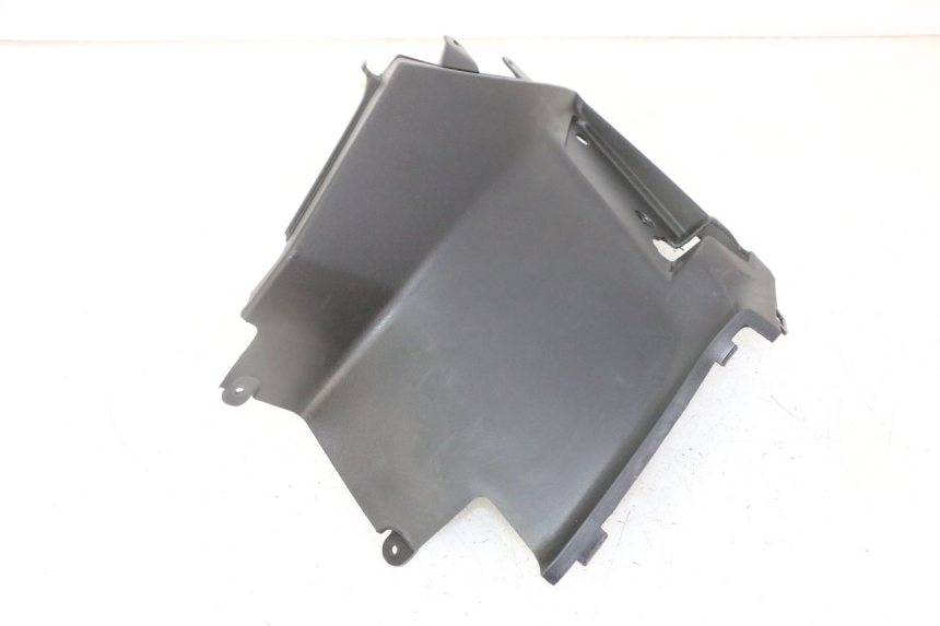 photo de TAPA DEBAJO DEL ASIENTO IZQUIERDO PEUGEOT KISBEE 2T 50 (2018 - 2022)