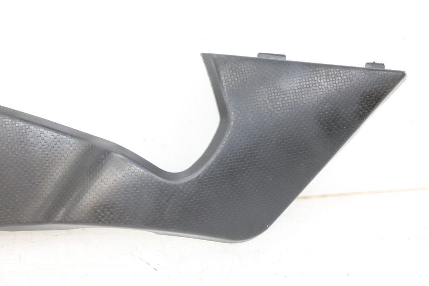 photo de TAPA BAJO ASIENTO IZQUIERDA KYMCO K-PW K-PIPE 50 (2012 - 2017)
