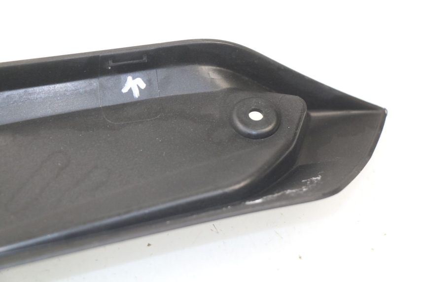 photo de TAPA BAJO ASIENTO IZQUIERDA MBK EVOLIS 125 (2014 - 2018)