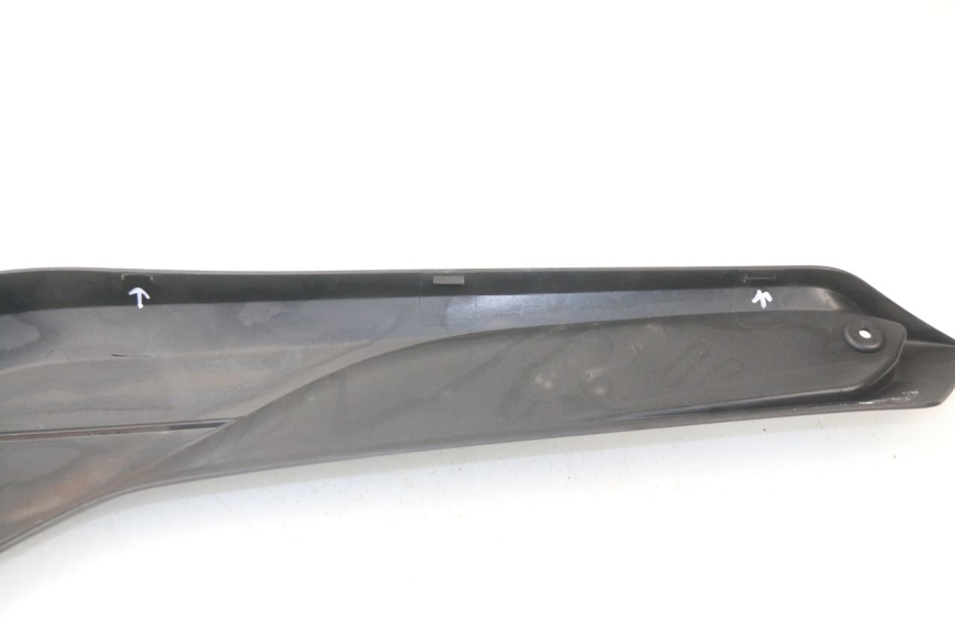 photo de TAPA BAJO ASIENTO IZQUIERDA MBK EVOLIS 125 (2014 - 2018)