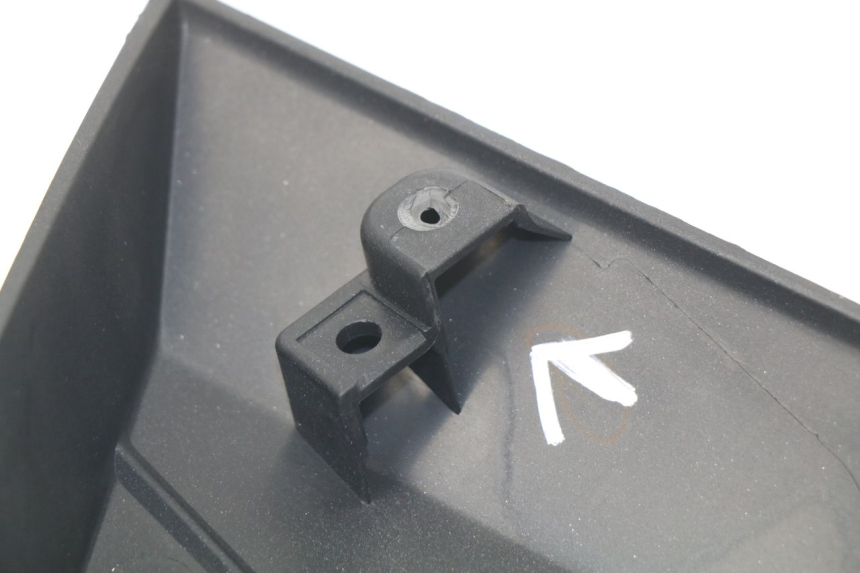 photo de TAPA BAJO ASIENTO IZQUIERDA MBK EVOLIS 125 (2014 - 2018)