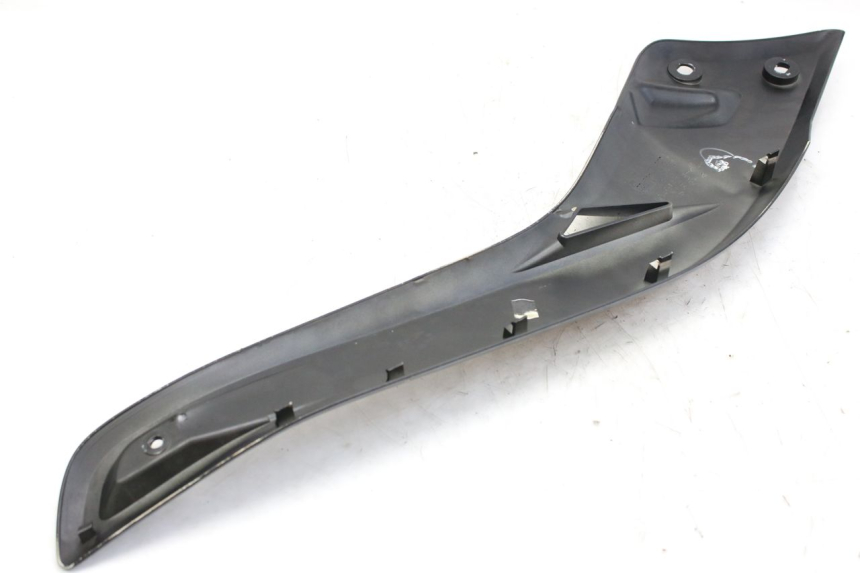 photo de TAPA DEBAJO DEL ASIENTO IZQUIERDO MBK SKYCRUISER 125 (2010 - 2013)