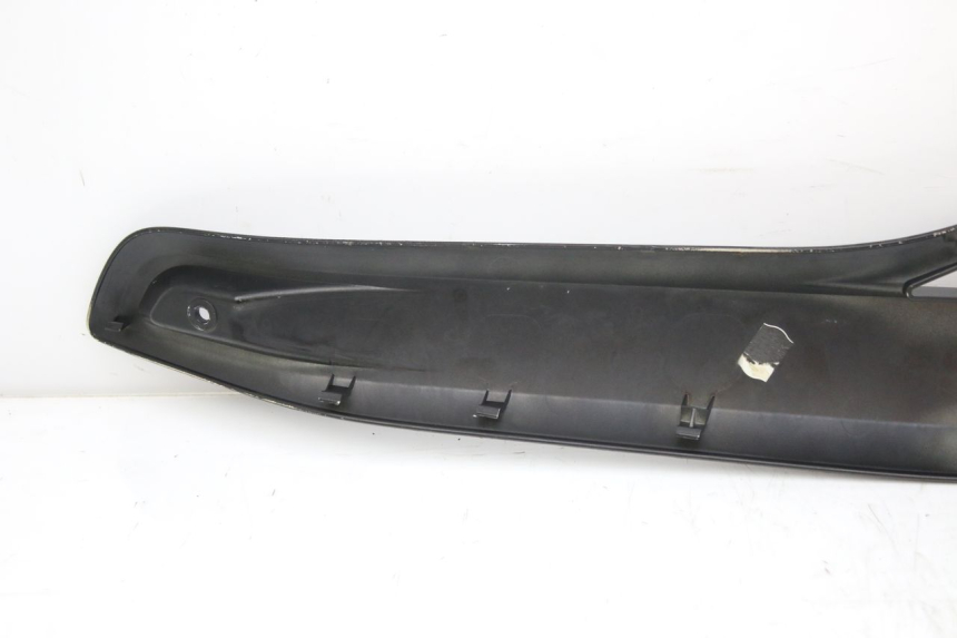 photo de TAPA DEBAJO DEL ASIENTO IZQUIERDO MBK SKYCRUISER 125 (2010 - 2013)