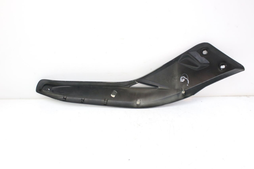 photo de TAPA DEBAJO DEL ASIENTO IZQUIERDO MBK SKYCRUISER 125 (2010 - 2013)