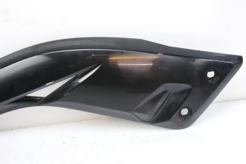 photo de TAPA DEBAJO DEL ASIENTO IZQUIERDO MBK SKYCRUISER 125 (2010 - 2013)