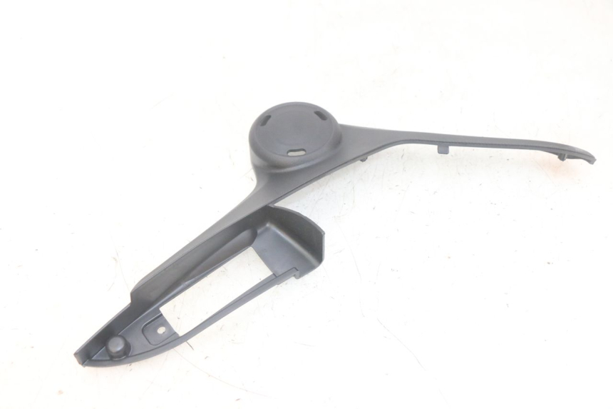 photo de TAPA BAJO ASIENTO IZQUIERDA PIAGGIO MP3 HPE 300 (2019 - 2026) - Primer plano técnico