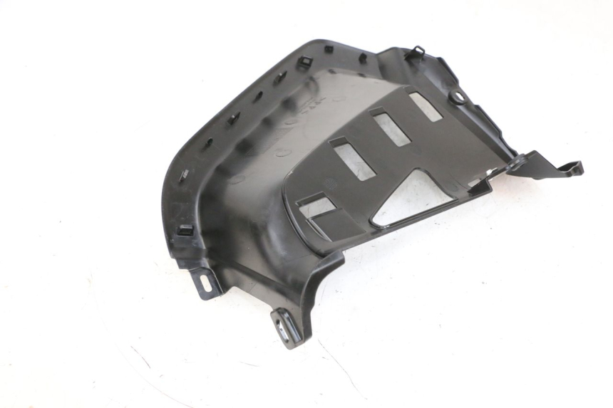 photo de TAPA BAJO ASIENTO IZQUIERDA YAMAHA NEO'S CORE 1 (2022 - 2026) - Primer plano técnico