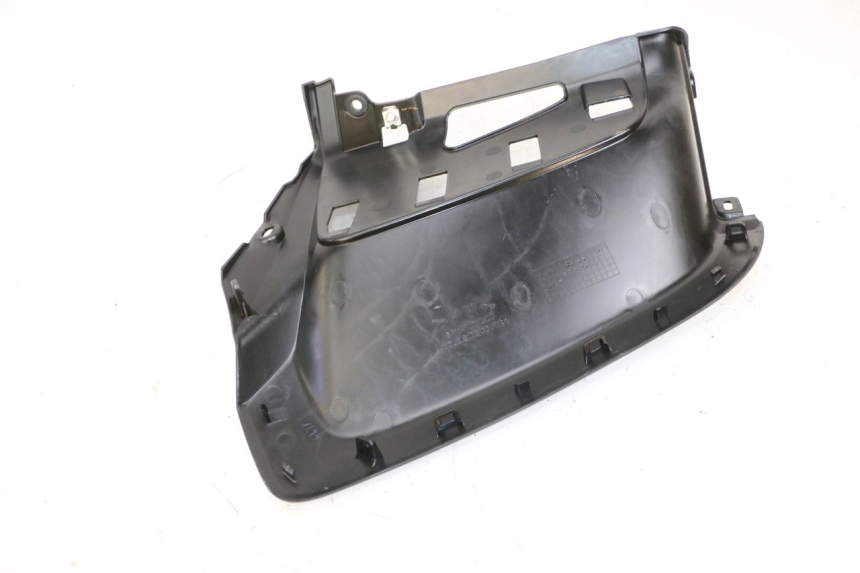 photo de TAPA BAJO ASIENTO IZQUIERDA YAMAHA NEO'S CORE 1 (2022 - 2026) - Detalles de los puntos de fijación