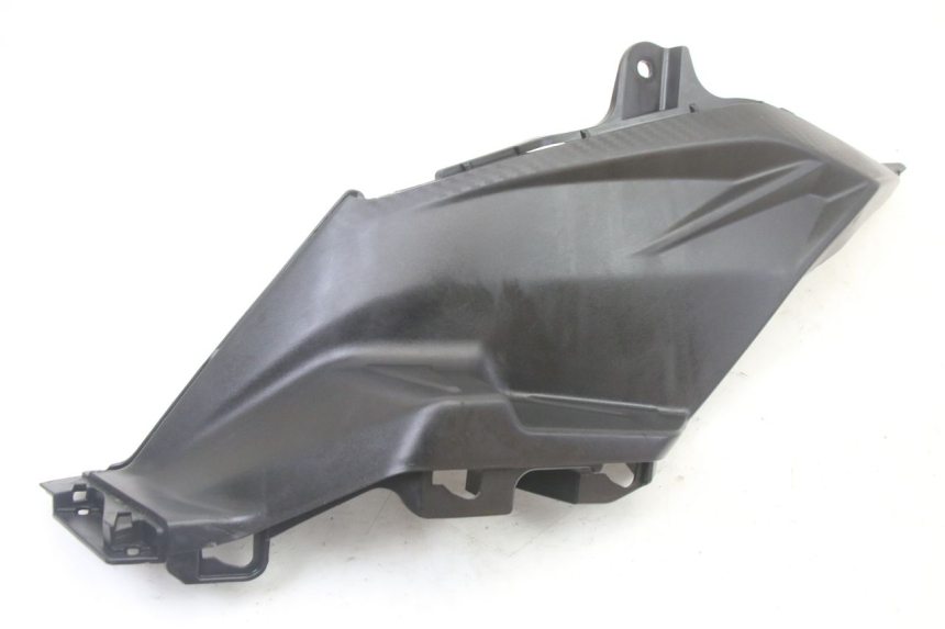 photo de TAPA BAJO ASIENTO IZQUIERDA SYM ORBIT III 3 4T 50 (2021 - 2025)