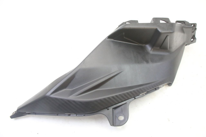photo de TAPA BAJO ASIENTO IZQUIERDA SYM ORBIT III 3 4T 50 (2021 - 2025)