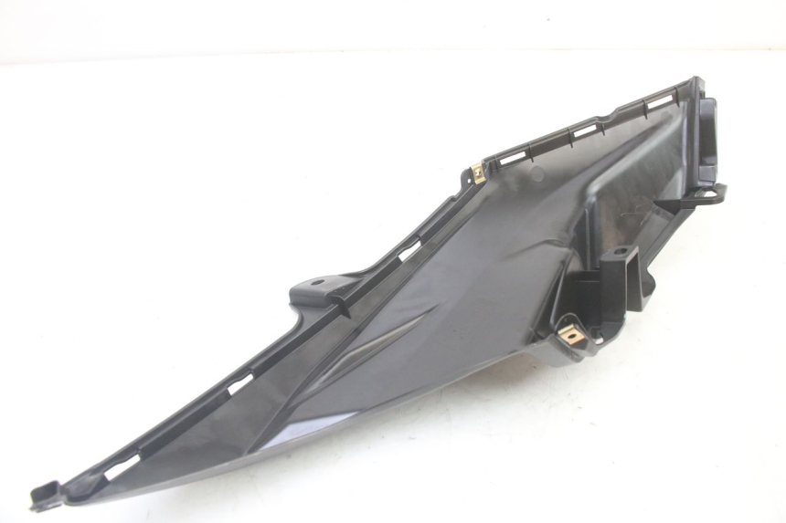 photo de TAPA BAJO ASIENTO IZQUIERDA SYM ORBIT III 3 4T 50 (2021 - 2025)