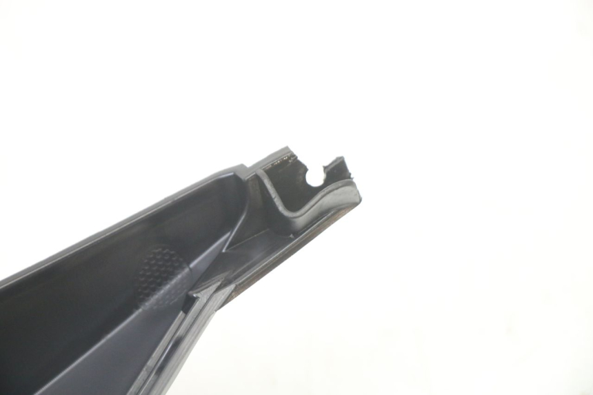 photo de TAPA BAJO ASIENTO IZQUIERDA SYM ORBIT III 3 4T 50 (2021 - 2025)