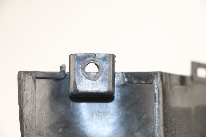 photo de TAPA BAJO ASIENTO IZQUIERDA KEEWAY OUTLOOK 125 (2007 - 2013)