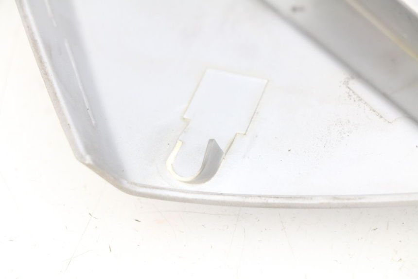 photo de TAPA DEBAJO DEL ASIENTO IZQUIERDO PEUGEOT GEOPOLIS 400 (2007 - 2013)