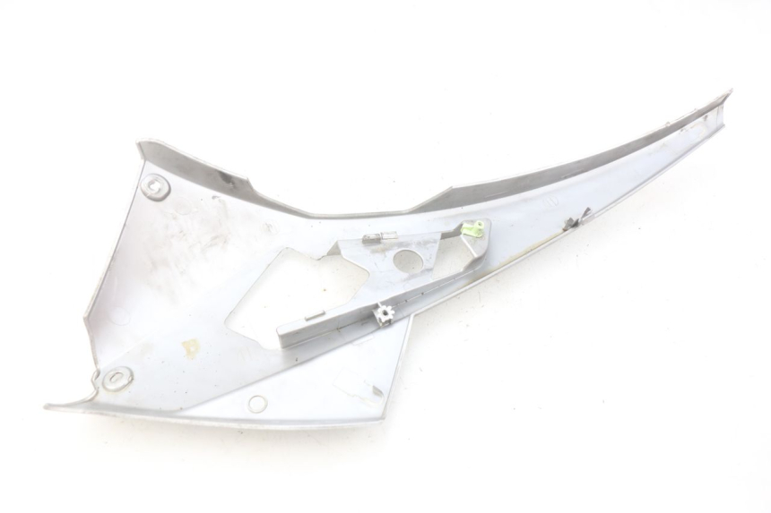 photo de TAPA DEBAJO DEL ASIENTO IZQUIERDO PEUGEOT GEOPOLIS 400 (2007 - 2013)