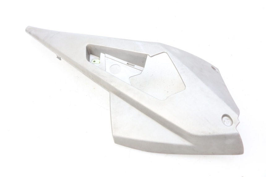 photo de TAPA DEBAJO DEL ASIENTO IZQUIERDO PEUGEOT GEOPOLIS 400 (2007 - 2013)