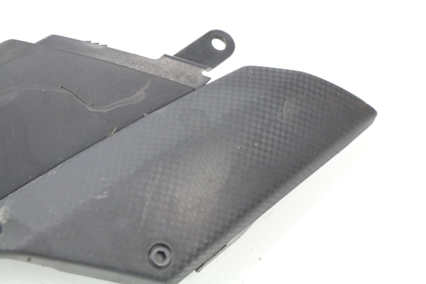 photo de TAPA BAJO ASIENTO IZQUIERDA PEUGEOT JET FORCE CARBU 50 (2003 - 2016)