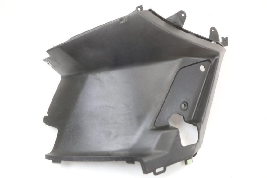 photo de TAPA BAJO ASIENTO IZQUIERDA PEUGEOT KISBEE 4T 50 (2010 - 2017)