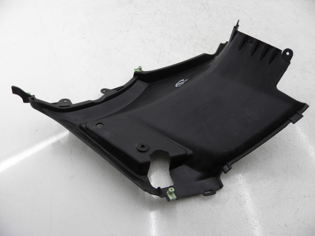 photo de TAPA BAJO ASIENTO IZQUIERDA PEUGEOT KISBEE 4T 50 (2010 - 2017)