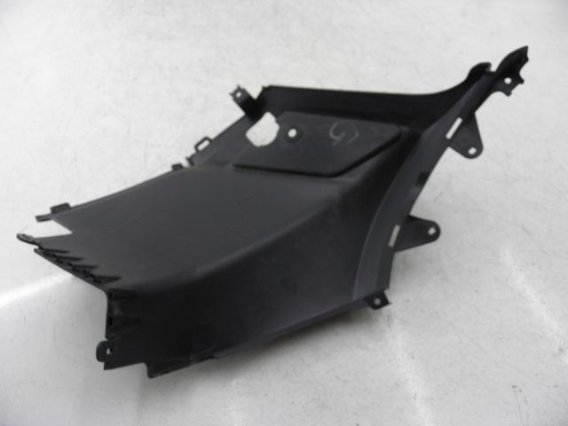 photo de TAPA BAJO ASIENTO IZQUIERDA PEUGEOT KISBEE 4T 50 (2010 - 2017)