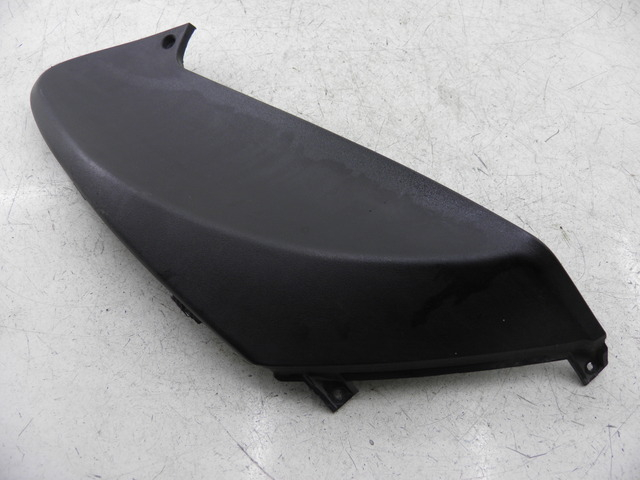 photo de TAPA BAJO ASIENTO IZQUIERDA PIAGGIO FLY 2T 50 (2004 - 2017)