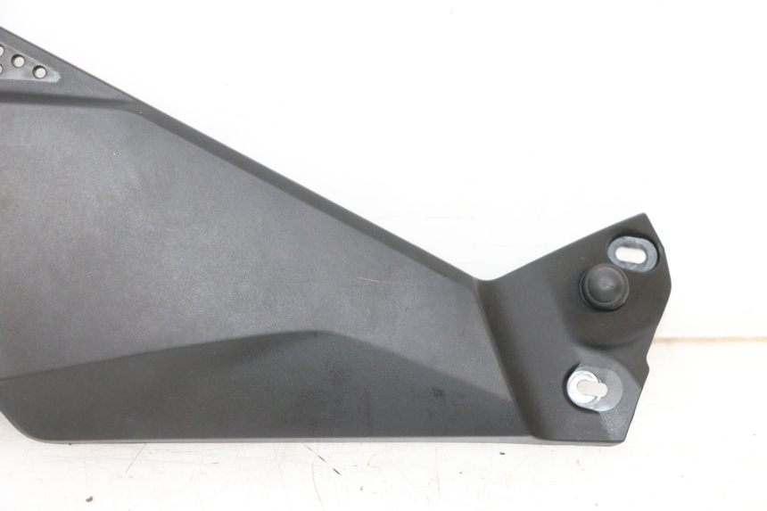 photo de TAPA BAJO ASIENTO IZQUIERDA BMW R GS 1250 (2021 - 2024) - Detalles de los puntos de fijación