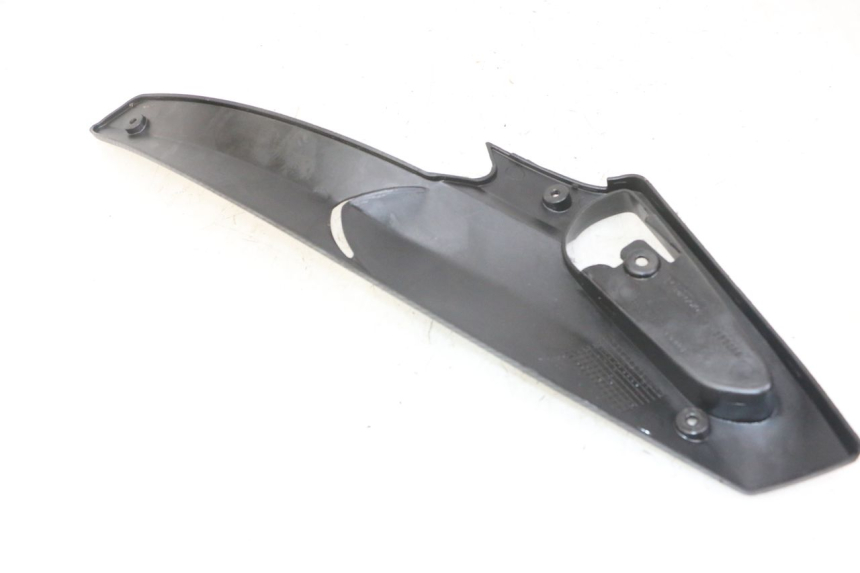 photo de TAPA BAJO ASIENTO IZQUIERDA GILERA RUNNER SL 50 (2006 - 2009)