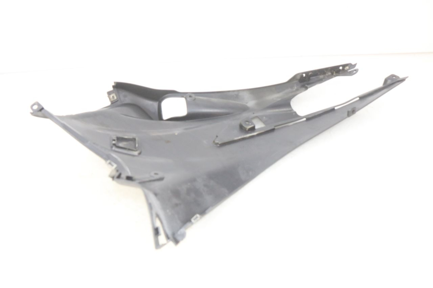 photo de TAPA DEBAJO DEL ASIENTO IZQUIERDO SUZUKI SIXTEEN 125 (2008 - 2010)
