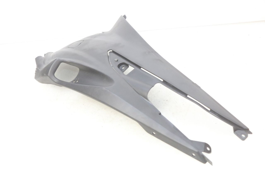 photo de TAPA DEBAJO DEL ASIENTO IZQUIERDO SUZUKI SIXTEEN 125 (2008 - 2010)