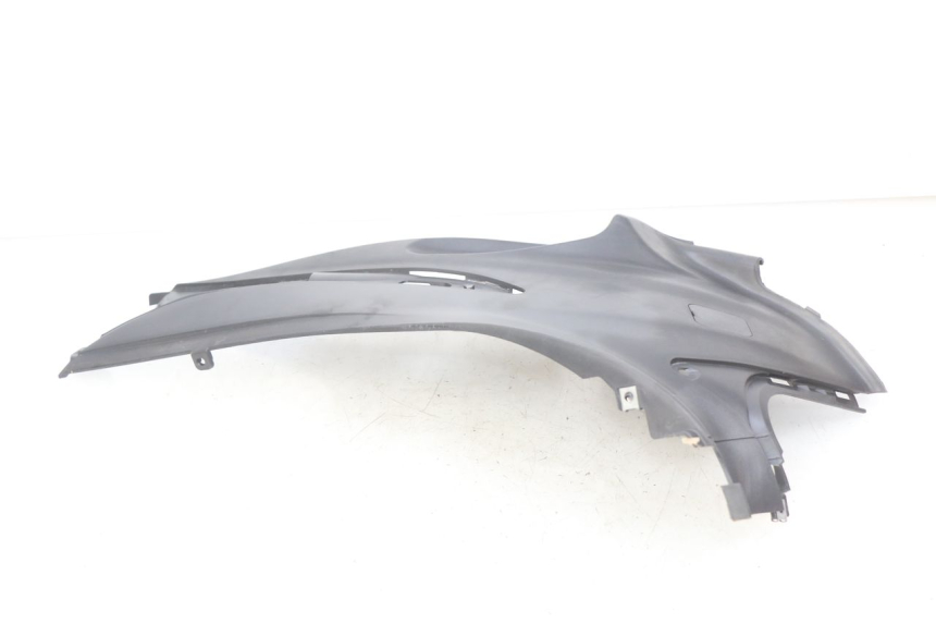 photo de TAPA DEBAJO DEL ASIENTO IZQUIERDO SUZUKI SIXTEEN 125 (2008 - 2010)