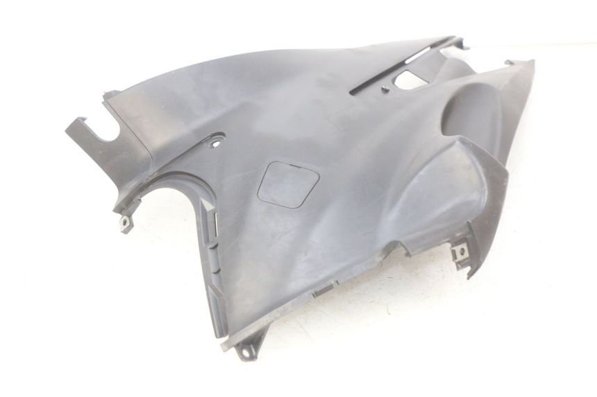 photo de TAPA DEBAJO DEL ASIENTO IZQUIERDO SUZUKI SIXTEEN 125 (2008 - 2010)